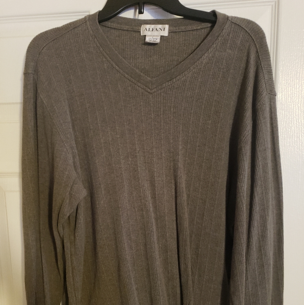 Alfani v neck shirt in gray.  Size large